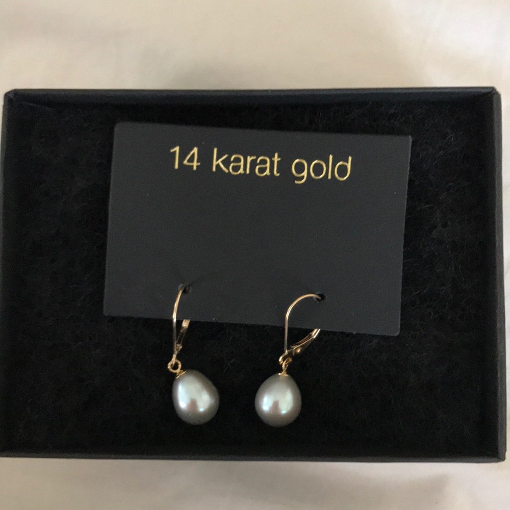 Pearl gold earrings
